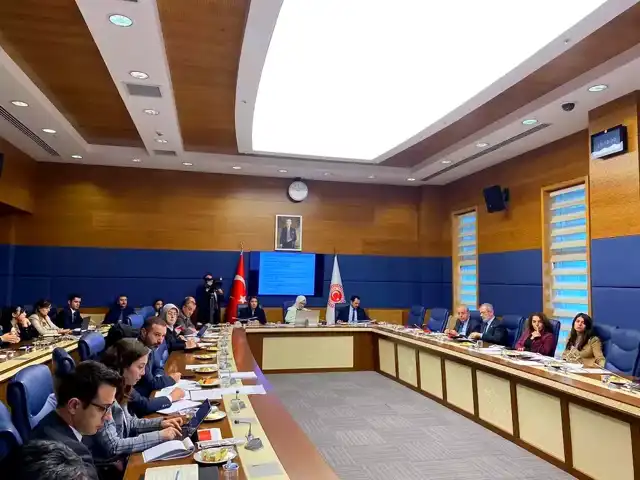 Sosyal Medyada Yaş Sınırı Gündemde