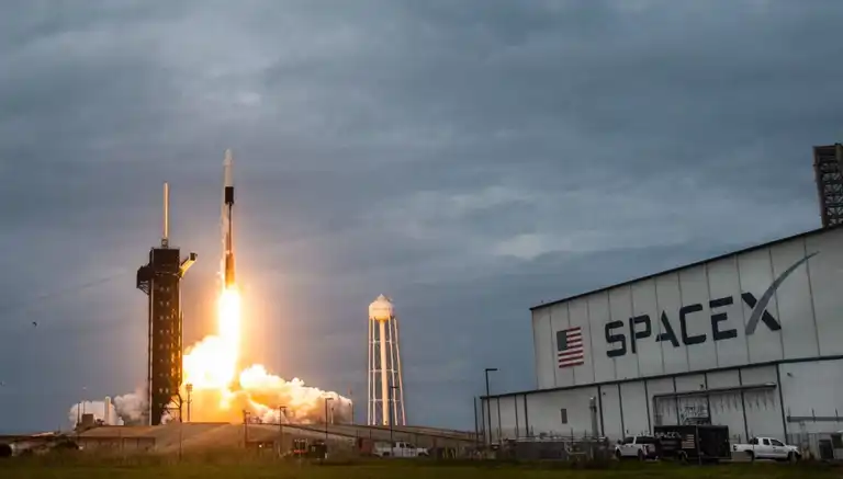 SpaceX, Yeni Uydularını Fırlatıyor