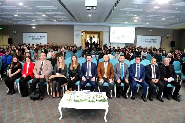 Yapay Zeka: Toplumsal Dönüşümün Gölge ve Işığı